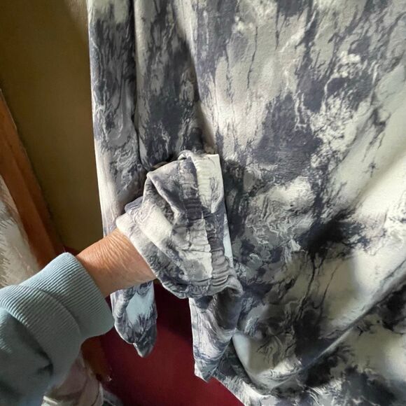 The sweatshirt project size 1X ruched drawstring sides. - Picture 8 of 9